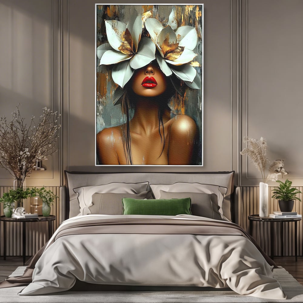 Tablou canvas cu tablou canvas cu femeie si flori, in rama de aluminiu argintiu, pe perete intr-un dormitor